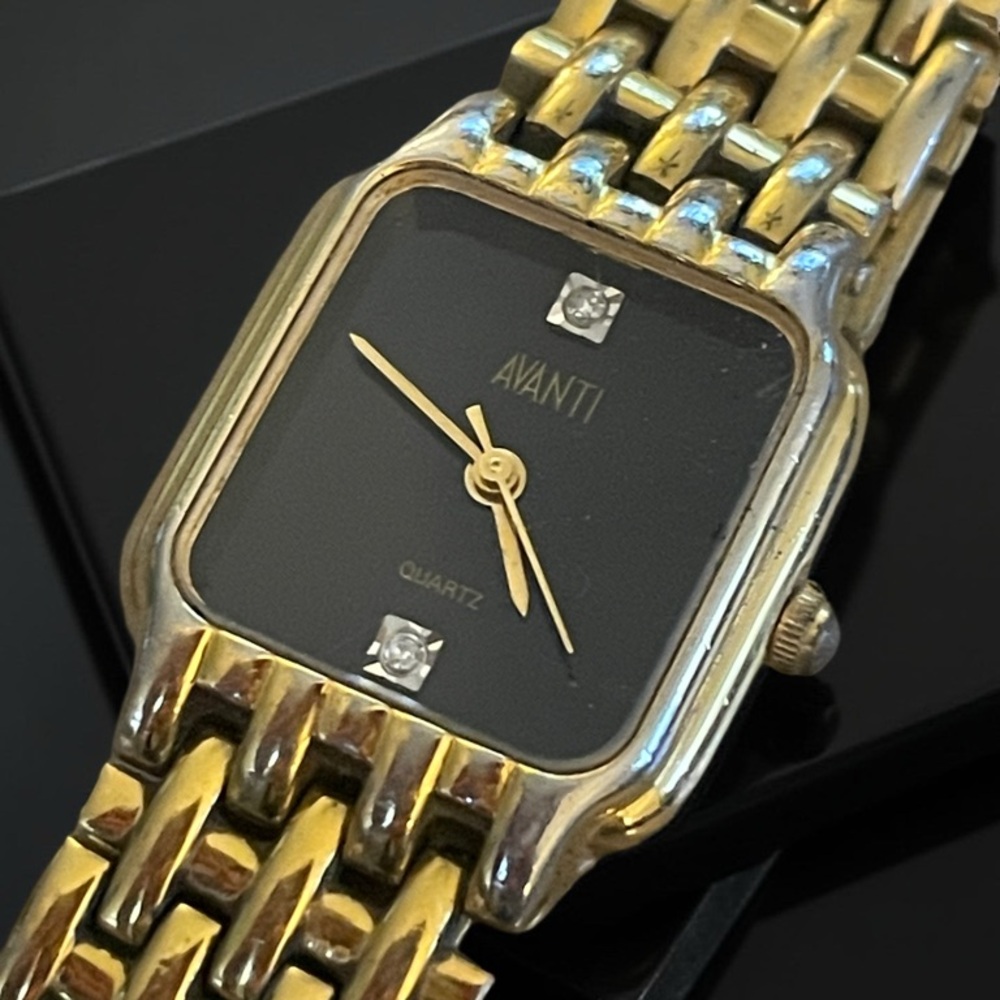 Avanti Gold and Black wristwatch!  Women’s beautiful condition, keeps great time